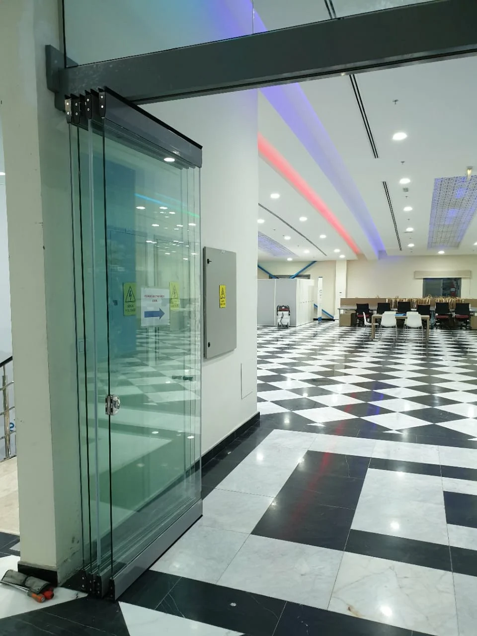 Frameless Folding Sliding Doors